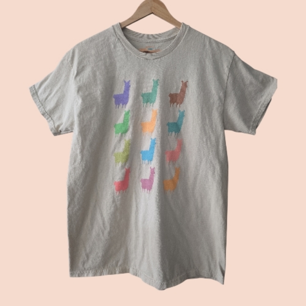 VivTrek Retro Adorable Colorful Llama Alpaca Print T-Shirt In Size M 100% Cotton